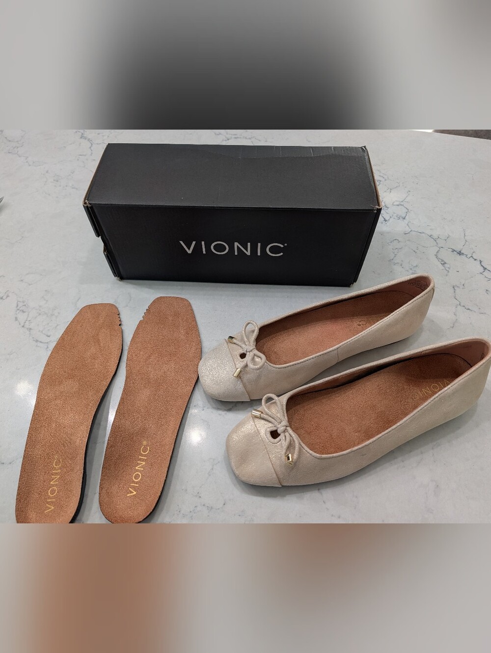 Vionic Women's Leather Ballet Flats in Gold Metz, Size 8